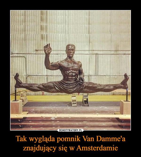 Tak wygląda pomnik Van Damme'a znajdujący się w Amsterdamie
