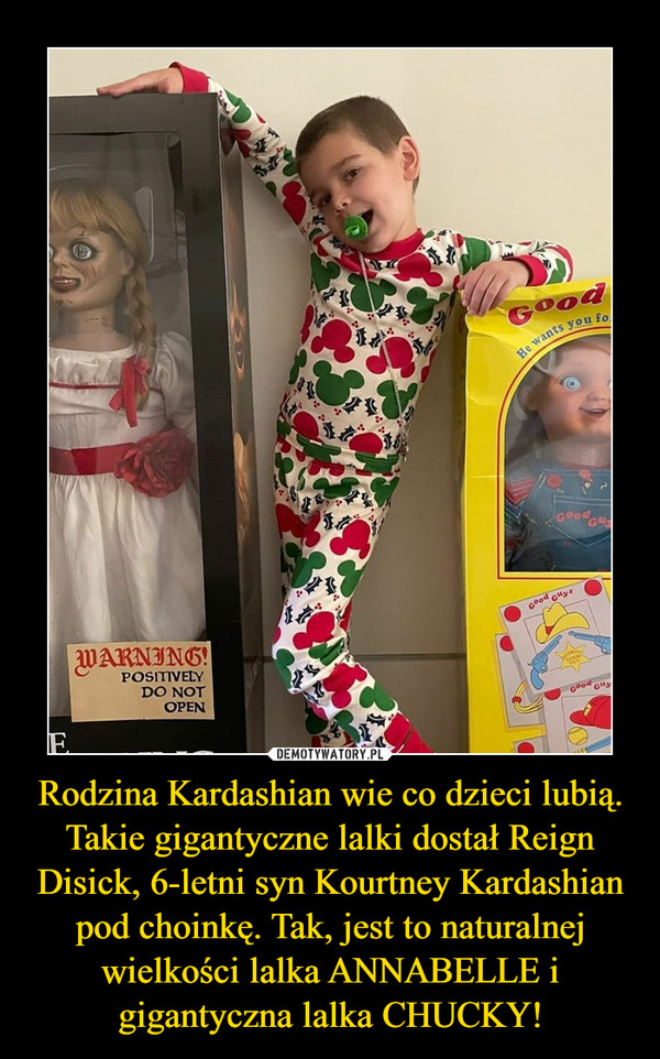 Rodzina Kardashian wie co dzieci lubią. Takie gigantyczne lalki dostał Reign Disick, 6-letni syn Kourtney Kardashian pod choinkę. Tak, jest to naturalnej wielkości lalka ANNABELLE i gigantyczna lalka CHUCKY!